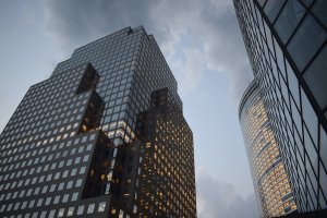 Immobilienfonds und Handänderungssteuer: Ist beim Übergang eines Grundstücks eines Immobilienfonds auf einen anderen, von derselben Fondsleitung verwalteten Immobilienfonds die Handänderungssteuer zu entrichten? Das Waadtländer Kantonsgericht sagt Ja.
