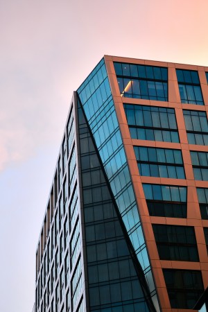 Ein Portfolio aus direkten Immobilienanlagen zu erstellen, ist kostspielig. Es ist besser, sich für indirekte Immobilienfonds zu entscheiden