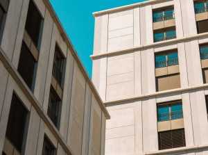 Schwieriger März für kotierte Immobilienfonds