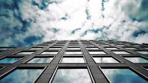 Menace de récession et baisse du chômage, l'immobilier commercial résiste